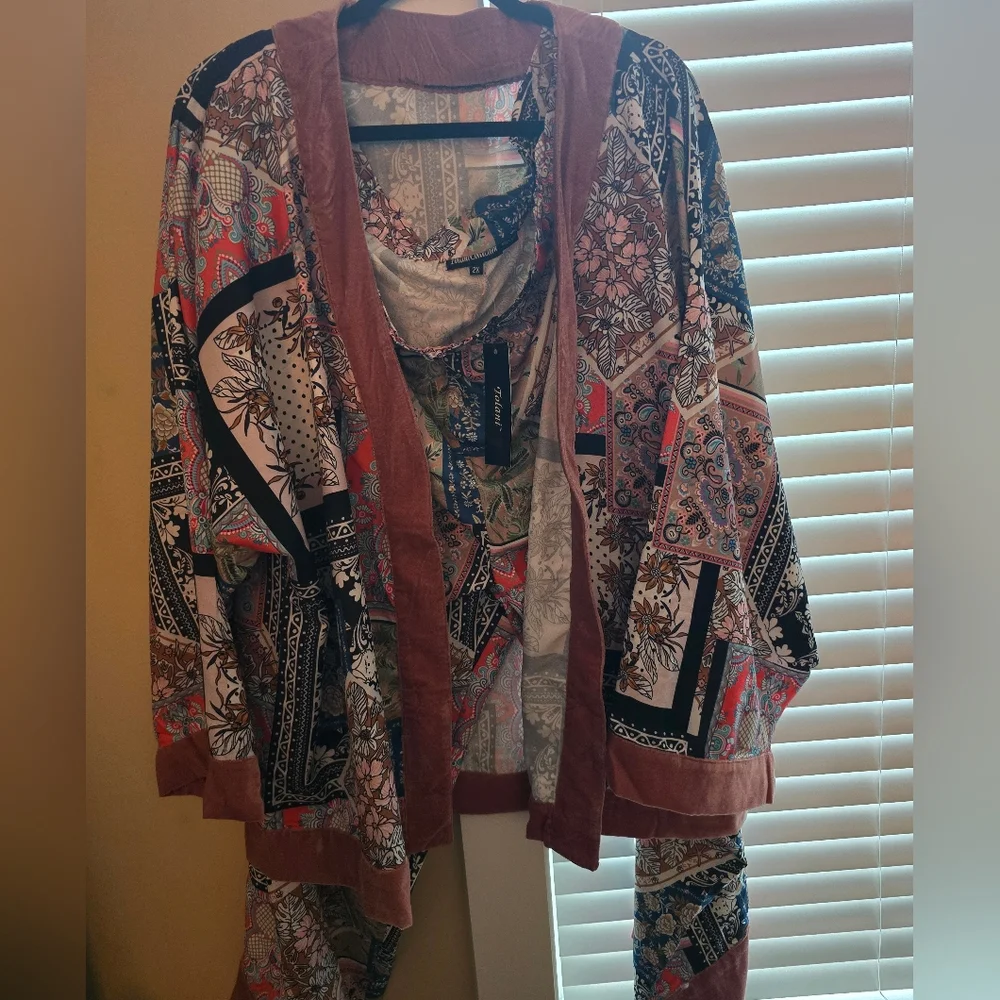 Colorful Pajama Jacket & Paint Set. - Picture 1 of 10